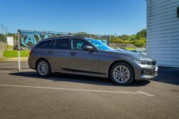 
										BMW 330e Touring full									