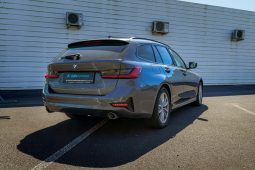 
										BMW 330e Touring full									