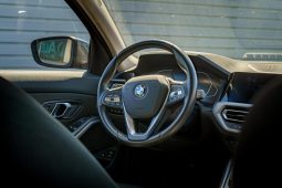 
										BMW 330e Touring full									