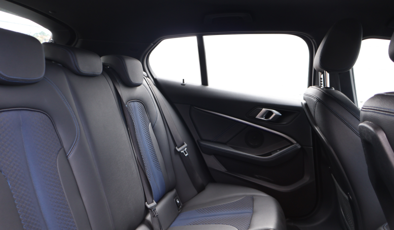 
								BMW 116d Pack M full									