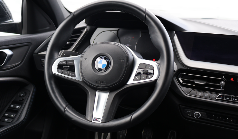 
								BMW 116d Pack M full									