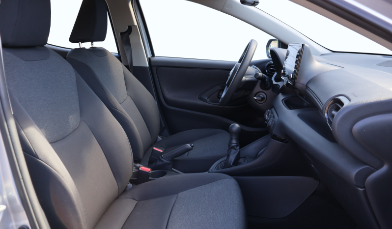 
								Toyota Yaris 1.0 full									