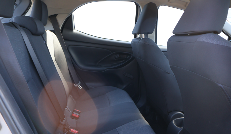 
								Toyota Yaris 1.0 full									