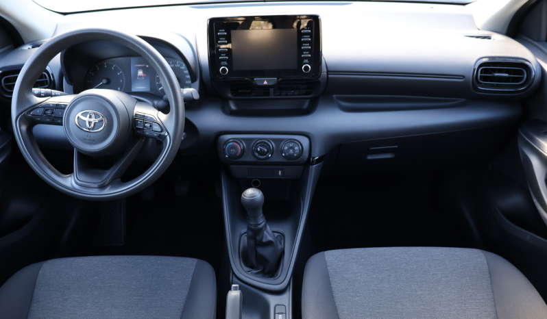 
								Toyota Yaris 1.0 full									