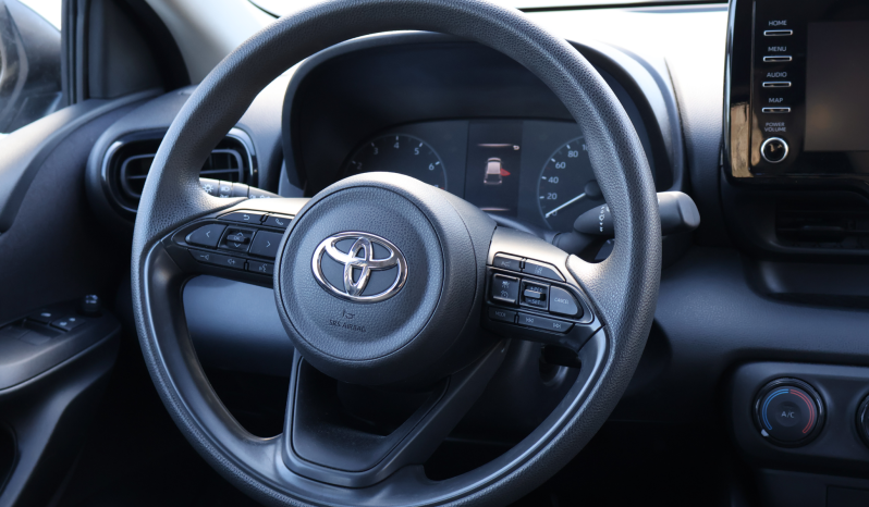 
								Toyota Yaris 1.0 full									