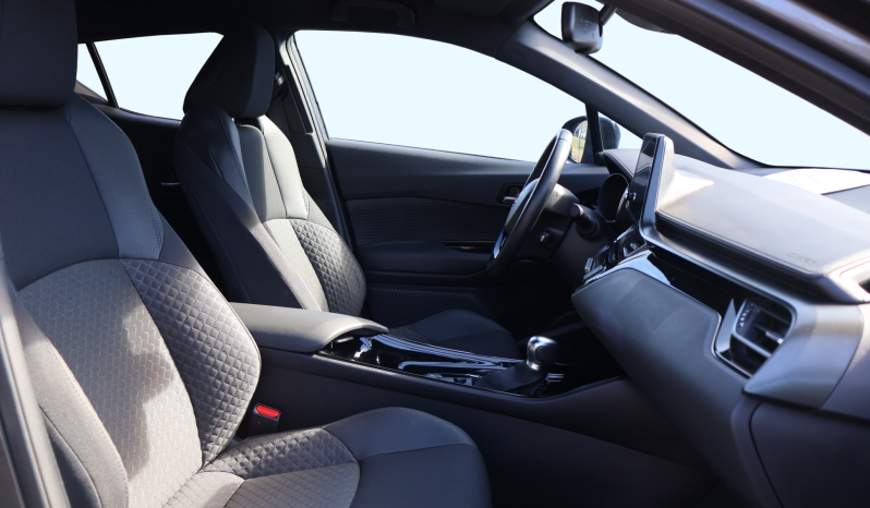 
								Toyota C-HR Square Colection full									